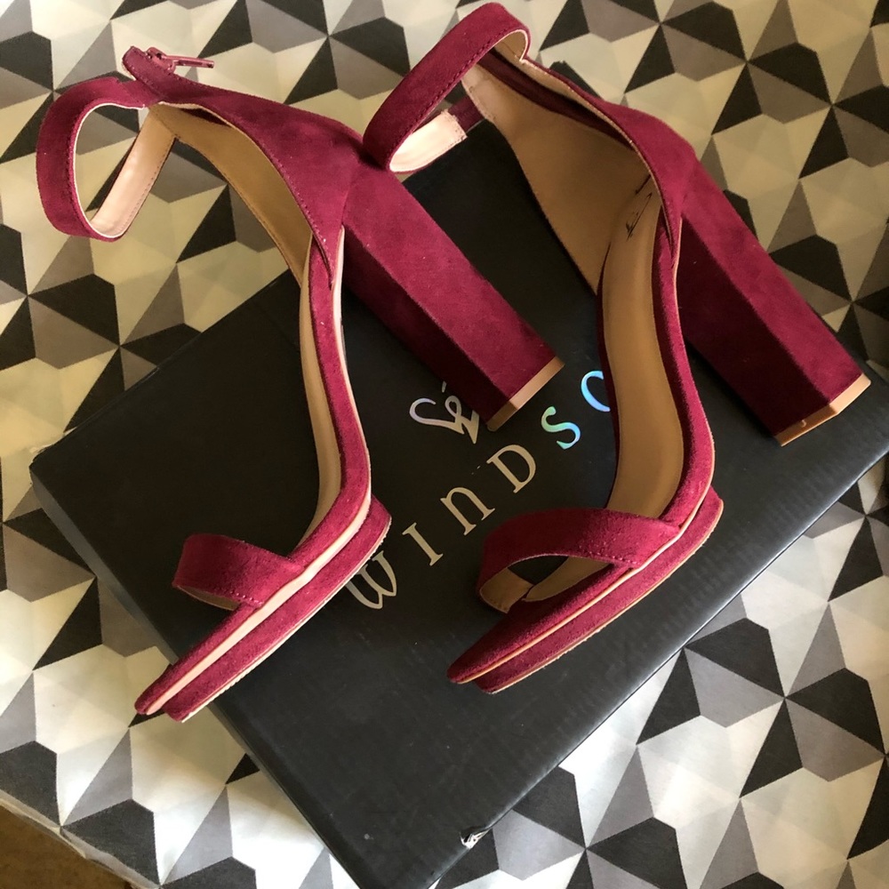 🛑🛑SOLD🛑🛑Cute and Sexy Burgundy Heels. - Picture 5 of 8